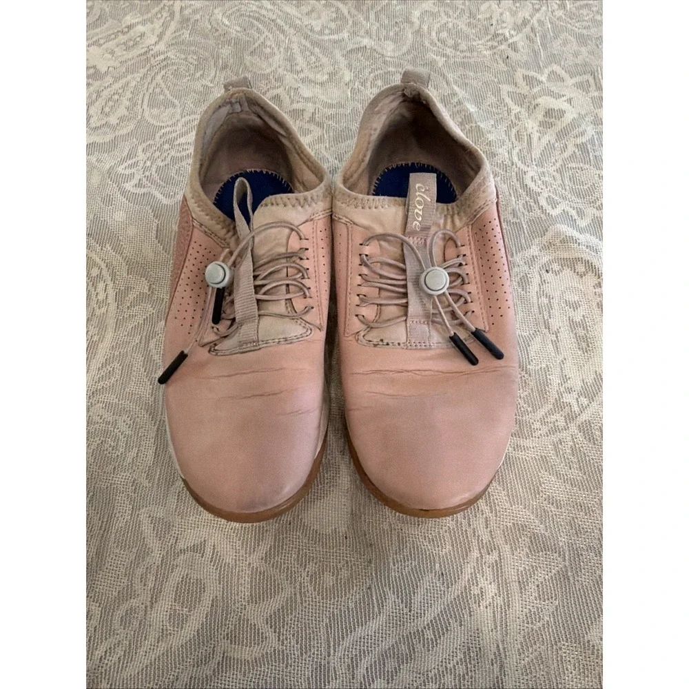 Clove Pink Nursing Sneakers Womens Size 6.5 Fluid Resistant Work Shoes Utility